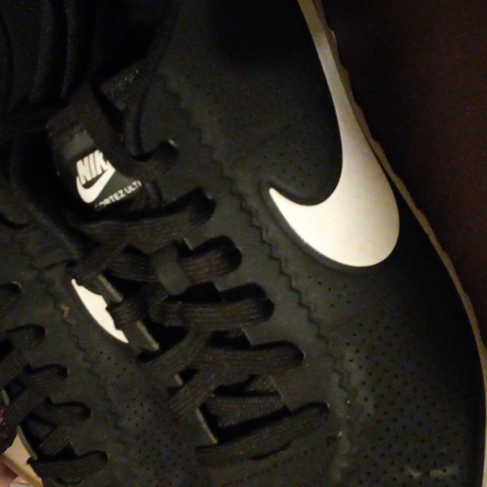 Blk N Wht Nike View 2